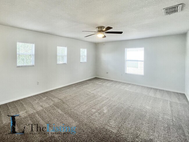 Building Photo - 613 Alfani St