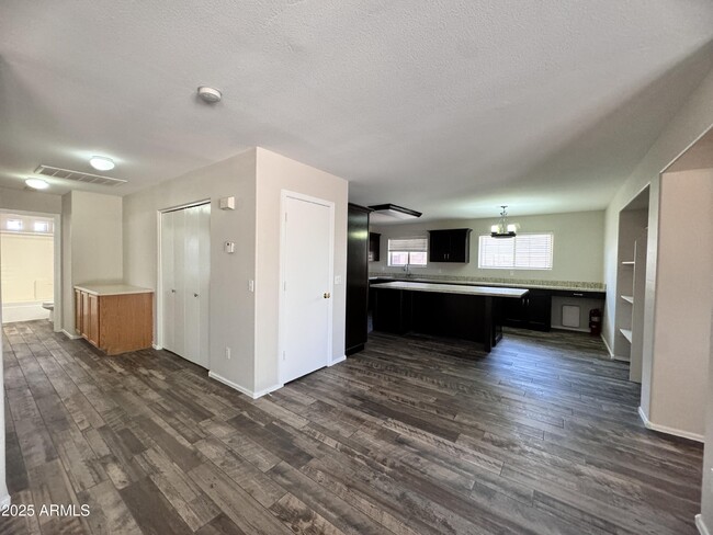 Building Photo - 9138 W Ross Ave