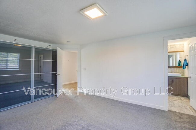 Building Photo - 5611 NE 48th Ave