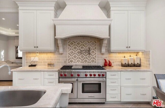 Building Photo - 331 Canon Dr