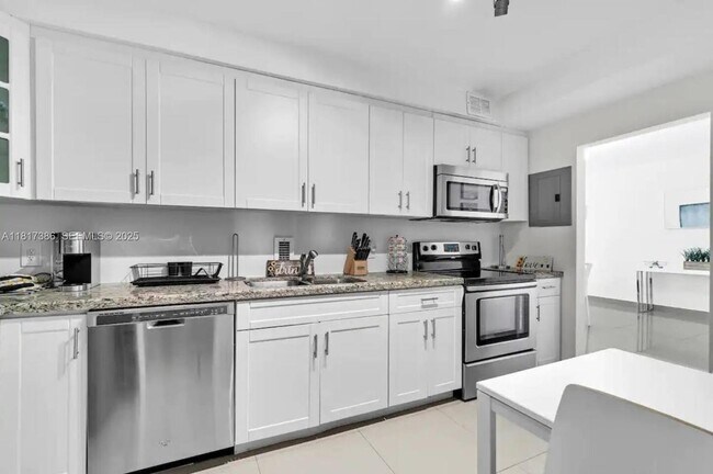 Building Photo - 4001 S Ocean Dr