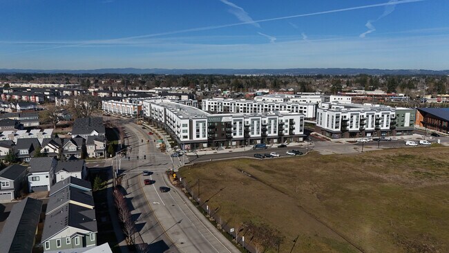 Building Photo - 7447 SE Chinquapin Dr