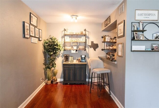 Building Photo - 2020 S Congress Ave