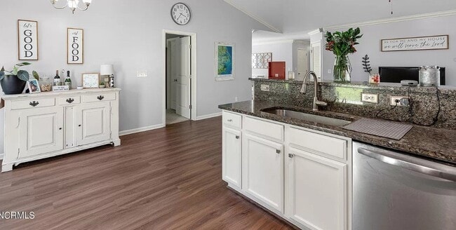 Building Photo - Charming 3 bedroom 2 bath ranch style home...