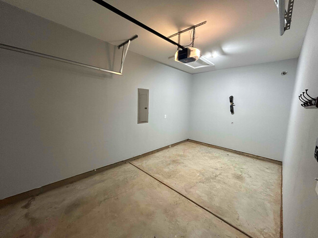Building Photo - 112 Davenport Dr