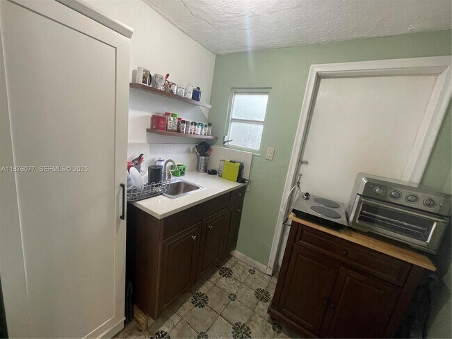 Building Photo - 1923 NW 1st Terrace