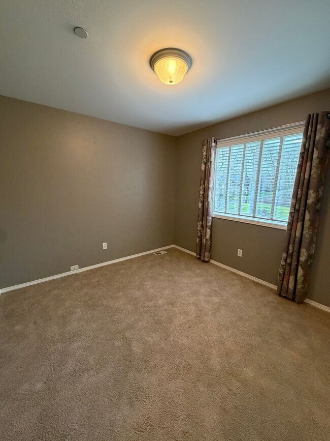 Building Photo - 2060 Hammond Ave