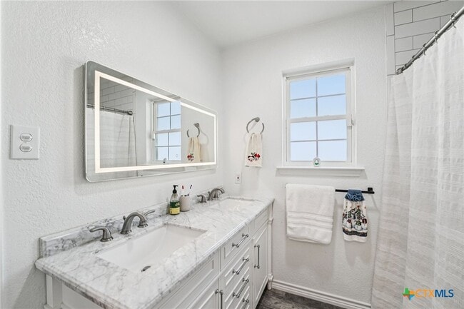 Building Photo - 2009 Starlight Dr