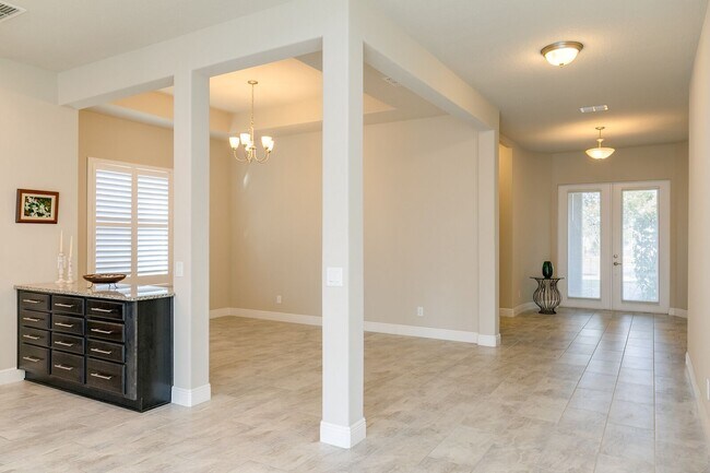 Building Photo - Luxury Living At An Affordable Price