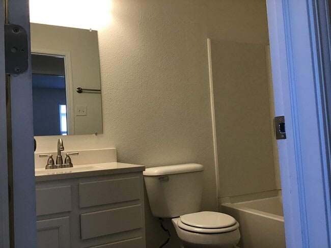 Building Photo - 14258 Marilyn Rd