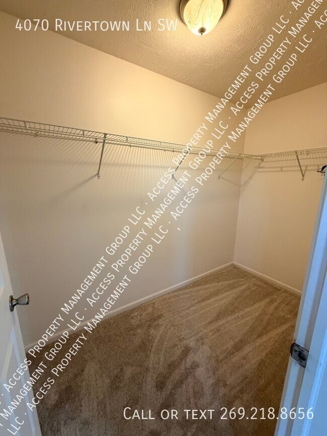 Building Photo - 4070 Rivertown Ln SW