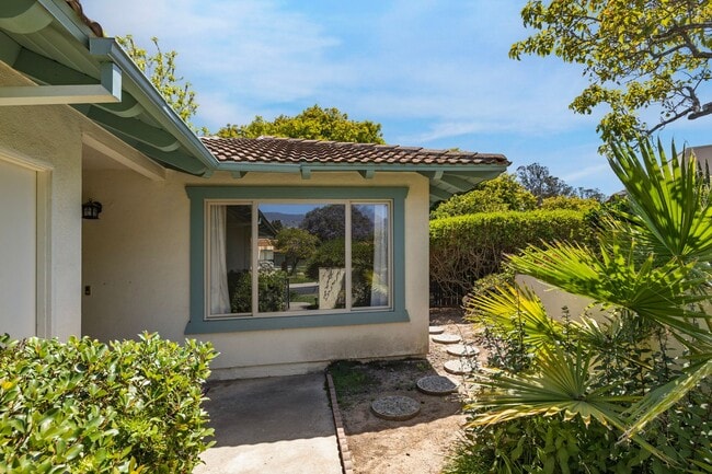Building Photo - Beautiful 2/2 Condo in Hidden Valley!