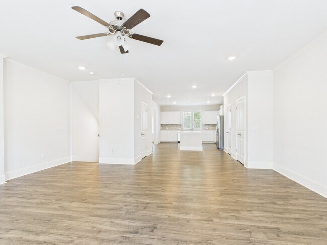 Building Photo - 3 Bed, 3.5 Bath, Finished Basement room, 2 car garage, walkable to Woodstock Middle and High scho...