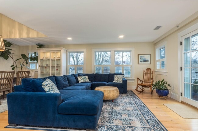 Building Photo - 1 Franklin St