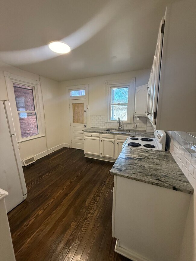 Building Photo - 62-64 Wayside Avenue