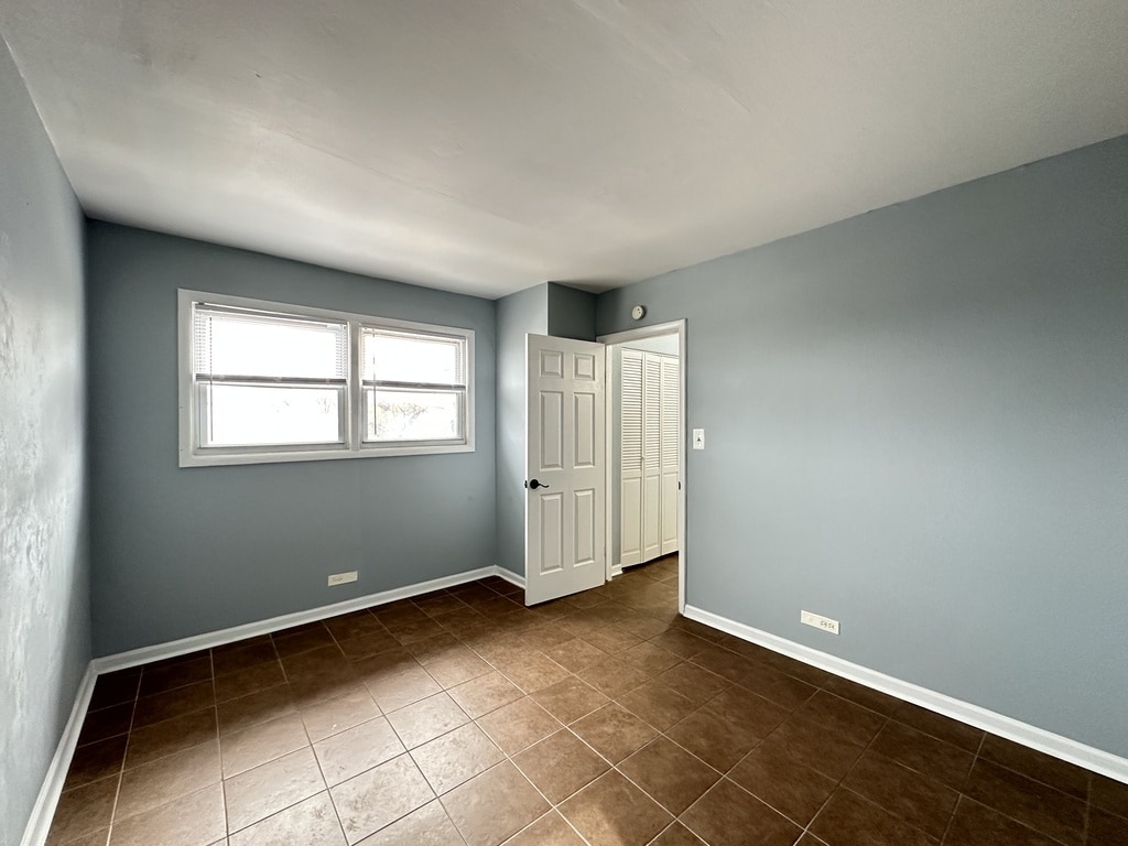 Building Photo - 9620 Ivanhoe Ave