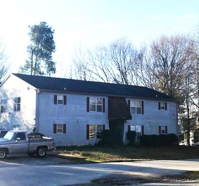 Building Photo - 208 N Old Church Rd