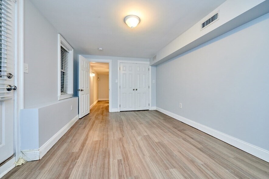 Building Photo - 156 Dorchester St