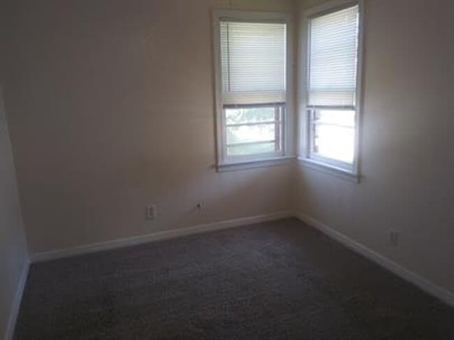 Building Photo - 305 N Belleview St