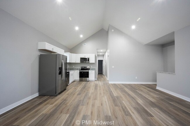 Building Photo - "Spacious 3-Bedroom Duplex with Granite El...