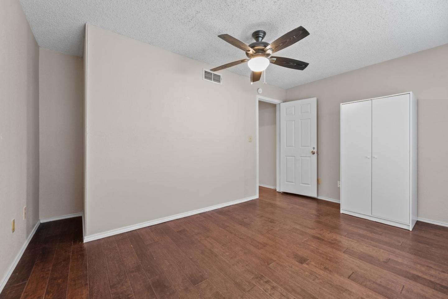 Building Photo - Stylish Fort Worth Home Near Chisholm Trail!