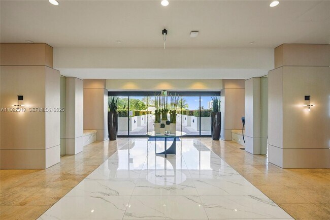 Building Photo - 1000 W Island Blvd