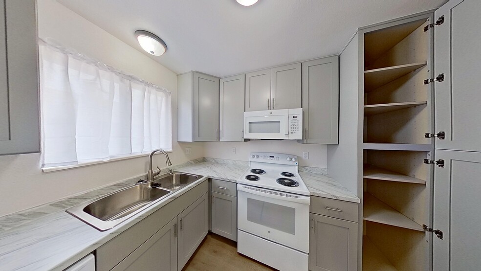 Building Photo - 2000 Pierce St