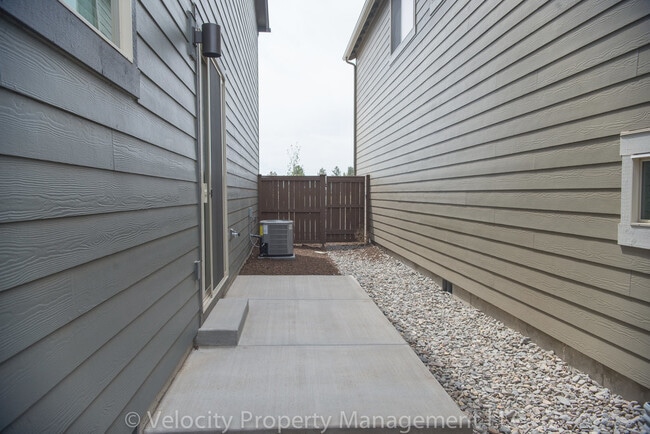 Building Photo - Half off First Months Rent!!Beautiful Home in SW Redmond!