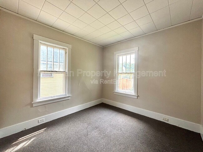 Building Photo - 819 Hoffman Ct