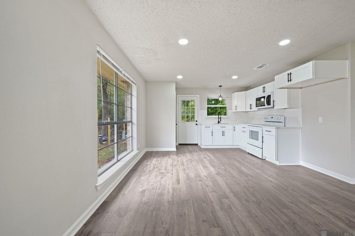 Building Photo - 8724 Metairie Dr