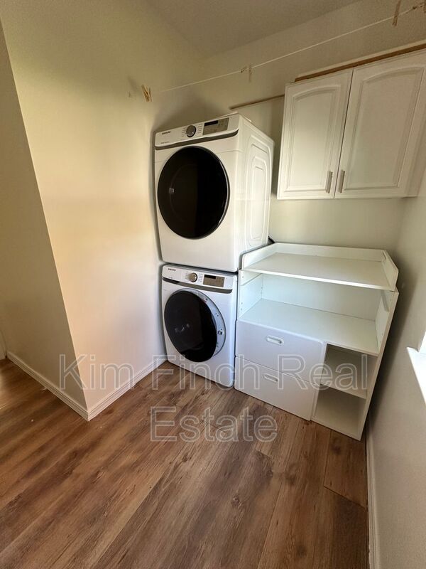 Building Photo - 9820 Deep Creek Dr