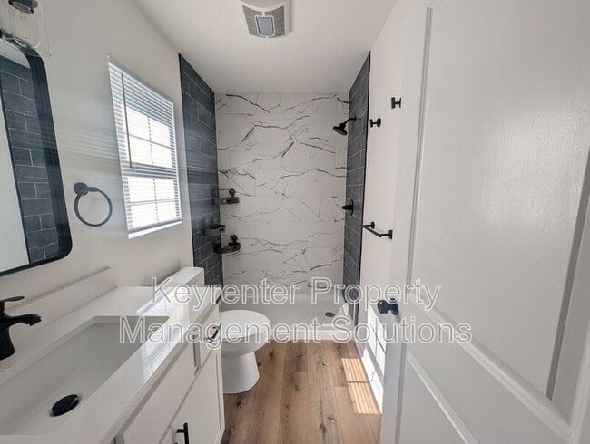Building Photo - 55 Breezewood Dr