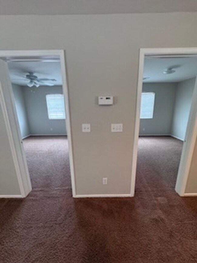 Building Photo - 3Bed/2.5Bath/2Car Residence located in North Las Vegas gated community!