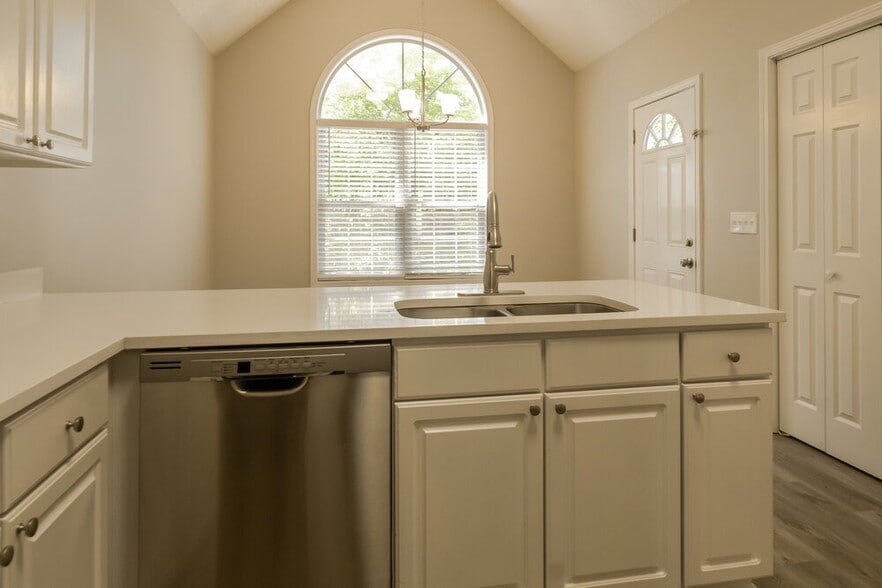 Building Photo - 2059 Spicers Ln