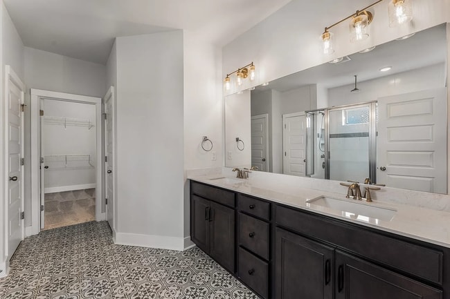 Building Photo - Exquisite Executive Home in the Heart of S...