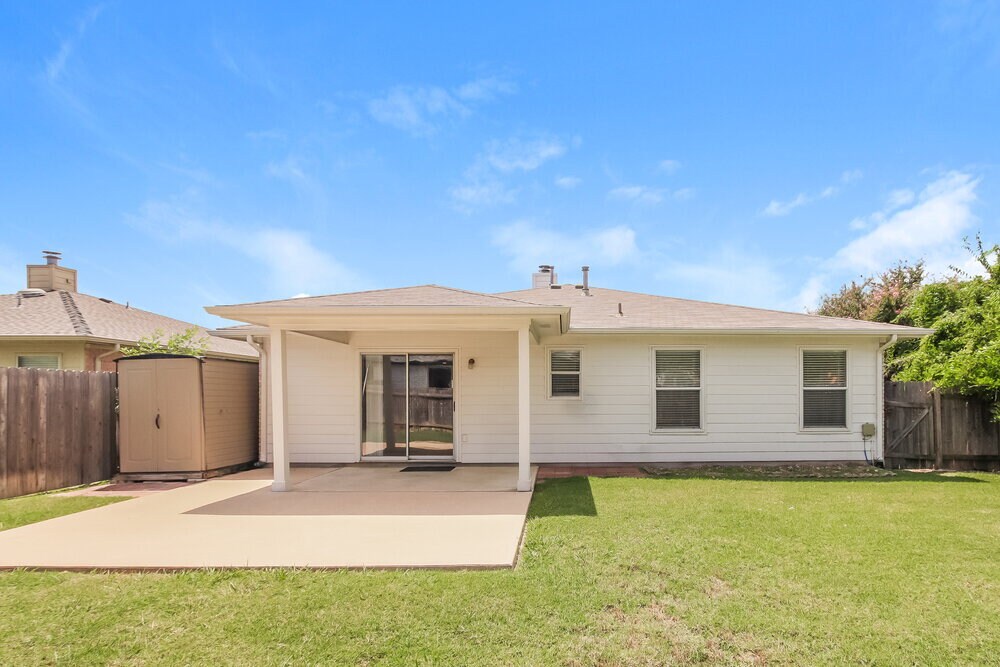 Building Photo - 1210 Dayton Dr