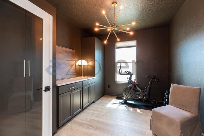 Building Photo - Unit