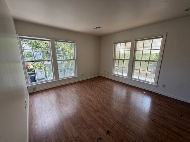 Building Photo - 2225 N Gatewood Ave