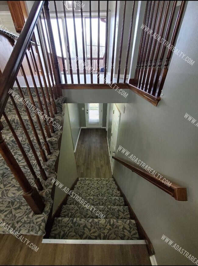 Building Photo - Gorgeous Olathe Home in South Hampton Subdivision-Available in SEPTEMBER!!