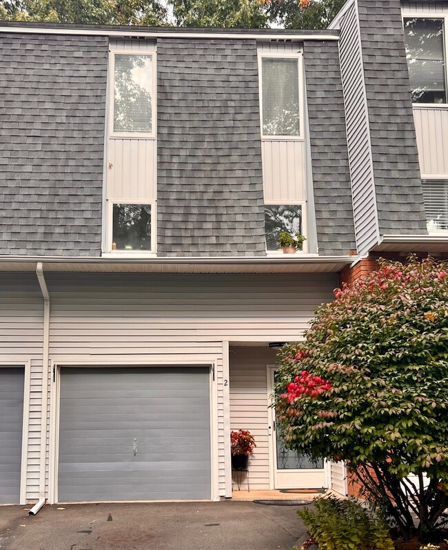 Building Photo - 410 Farmington Ave