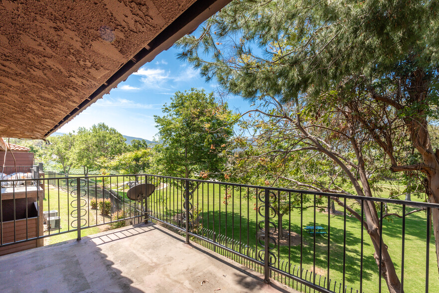 Balcony view to Park - 1554 Border Ave