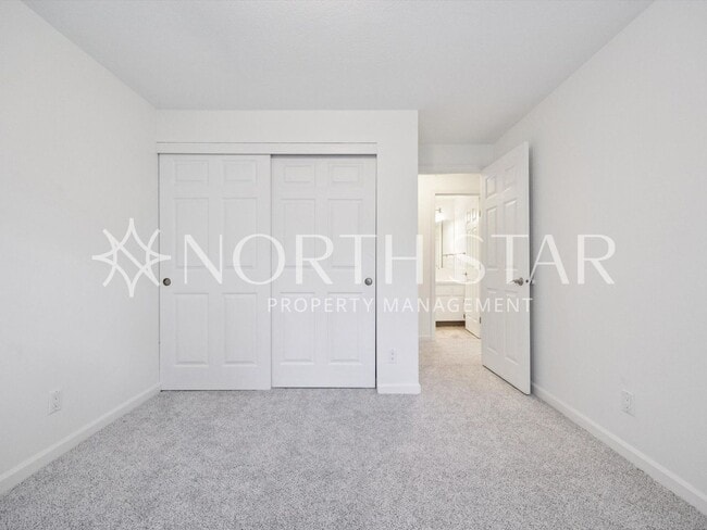 Building Photo - Beautifully Maintained Single-Level Home w...