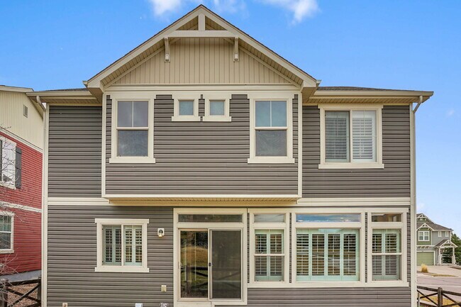 Building Photo - $2,500 - 4 Bed, 3.5 Bath Home in CO Springs with Great Community Amenities!