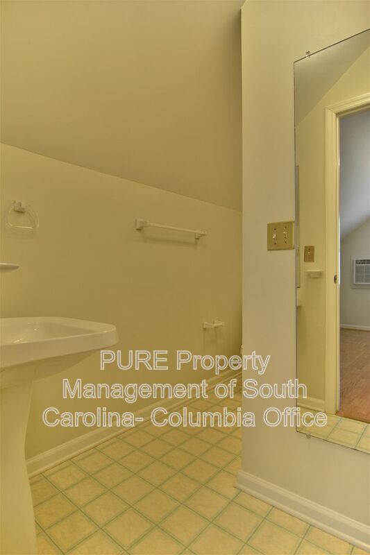 Building Photo - 517 Sparkleberry Ln