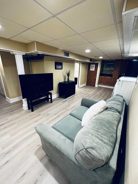 Living Room - 39 Bartholdi Ave