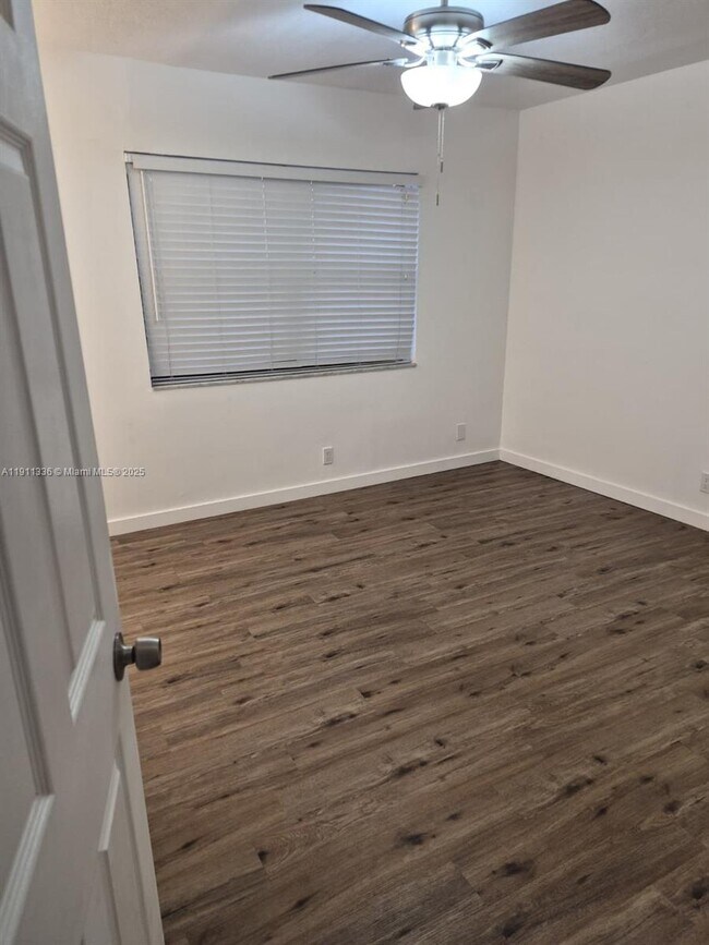 Building Photo - 116 NW 60th Ave