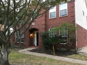 Building Photo - 2218 Laurel Oaks Dr
