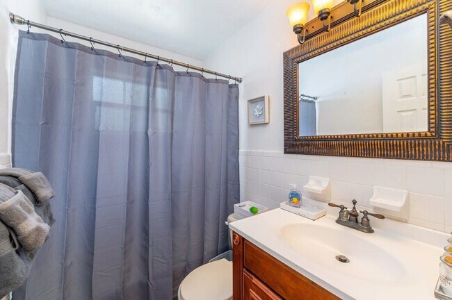 Building Photo - 1183 SE 1st Way