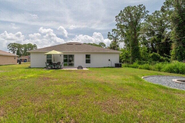 Building Photo - Bright & Spacious 3 Bedroom, 2 Bathroom Home with 2-Car Garage