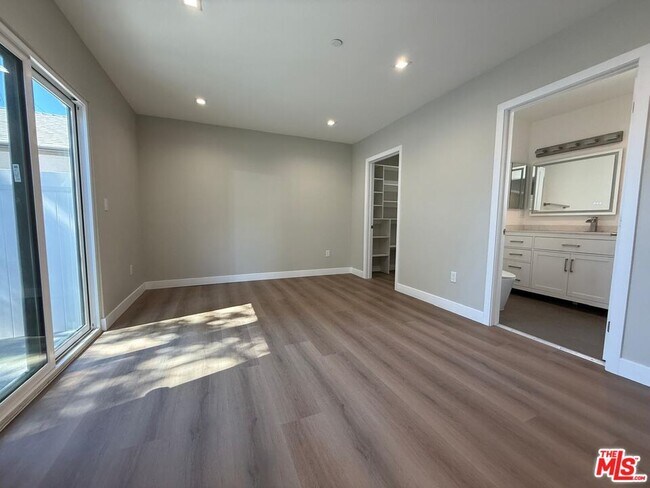 Building Photo - 6403 Gentry Ave